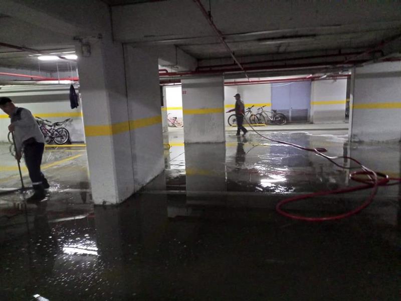 Otoparklar�m�z� Hem Y�k�yor Hemde Dezenfekte Ediyoruz.Y�netim