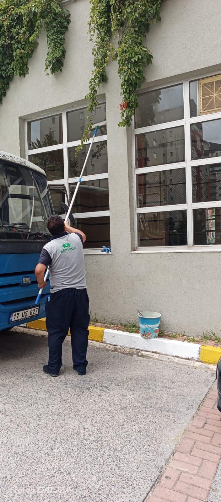 Degerli Kom�ular�m�z Temizlik Ekibimiz Bloklarda Genel Temizlik Ve Dezenfekte Yapmaktad�r..Y�netim