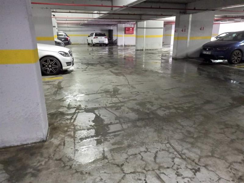 Otoparklar�m�z� Hem Y�k�yor Hemde Dezenfekte Ediyoruz.Y�netim