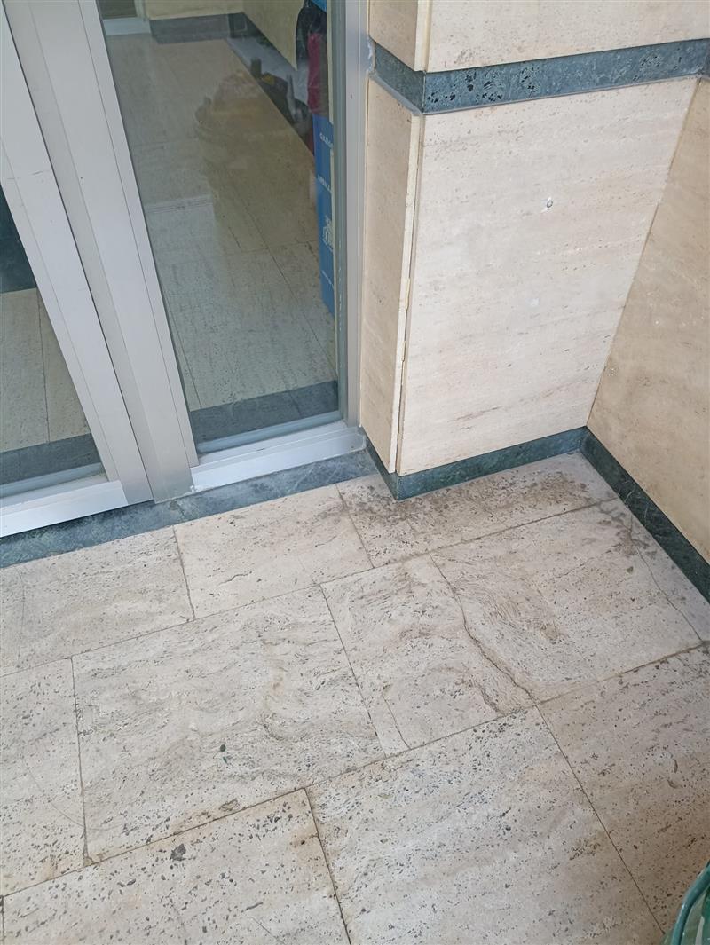 Bloklarin Deforme Olmus Mermerlerinin Tamirlerini Yap�yoruz