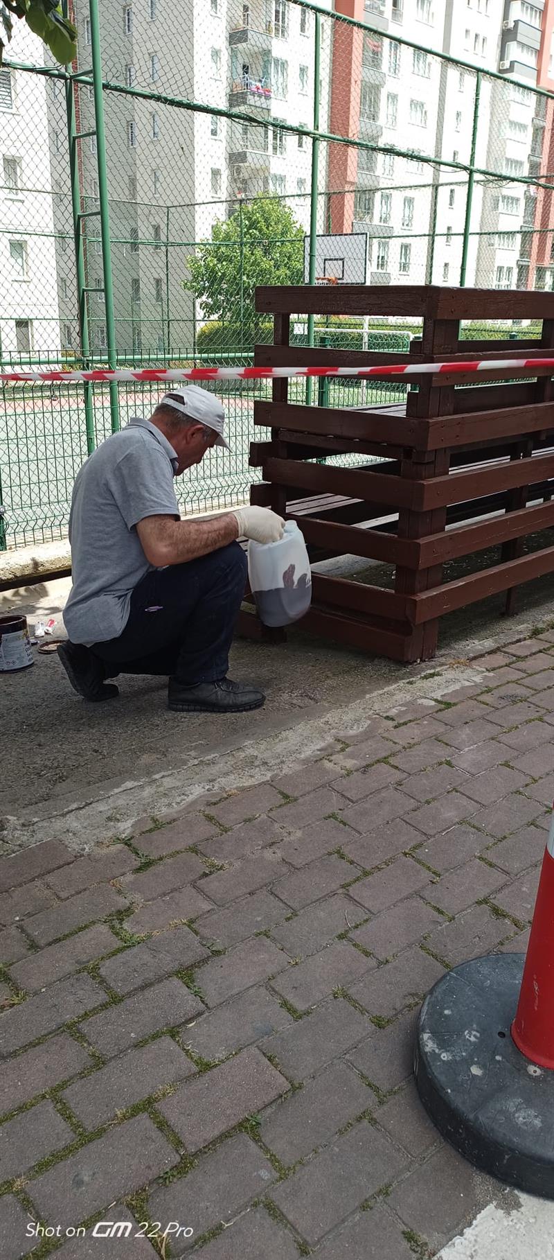 Sitemizdeki Demirba�lar�n Boyalar�n� Yeniliyoruz.