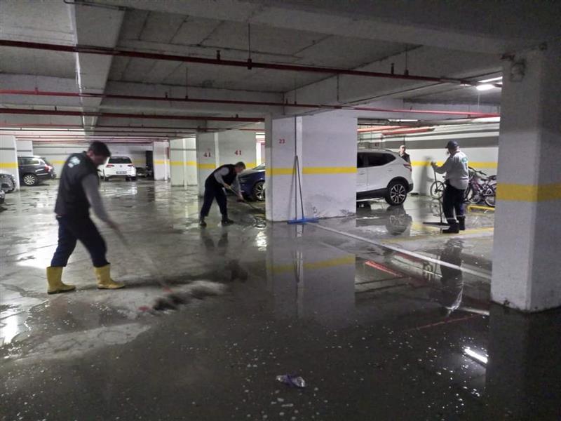 Otoparklar�m�z� Hem Y�k�yor Hemde Dezenfekte Ediyoruz.Y�netim