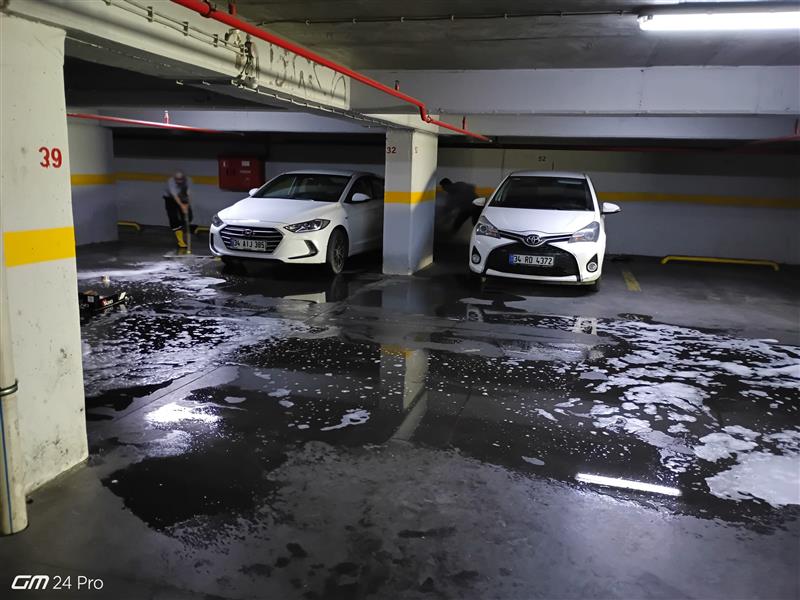 Otoparklar� Y�k�yor Ve Dezenfekte Ediyoruz.