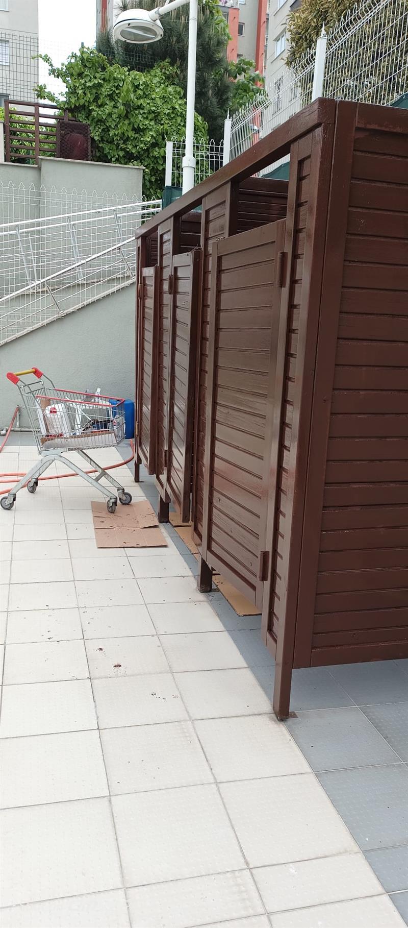 Sitemizdeki Demirba�lar�n Boyalar�n� Yeniliyoruz.