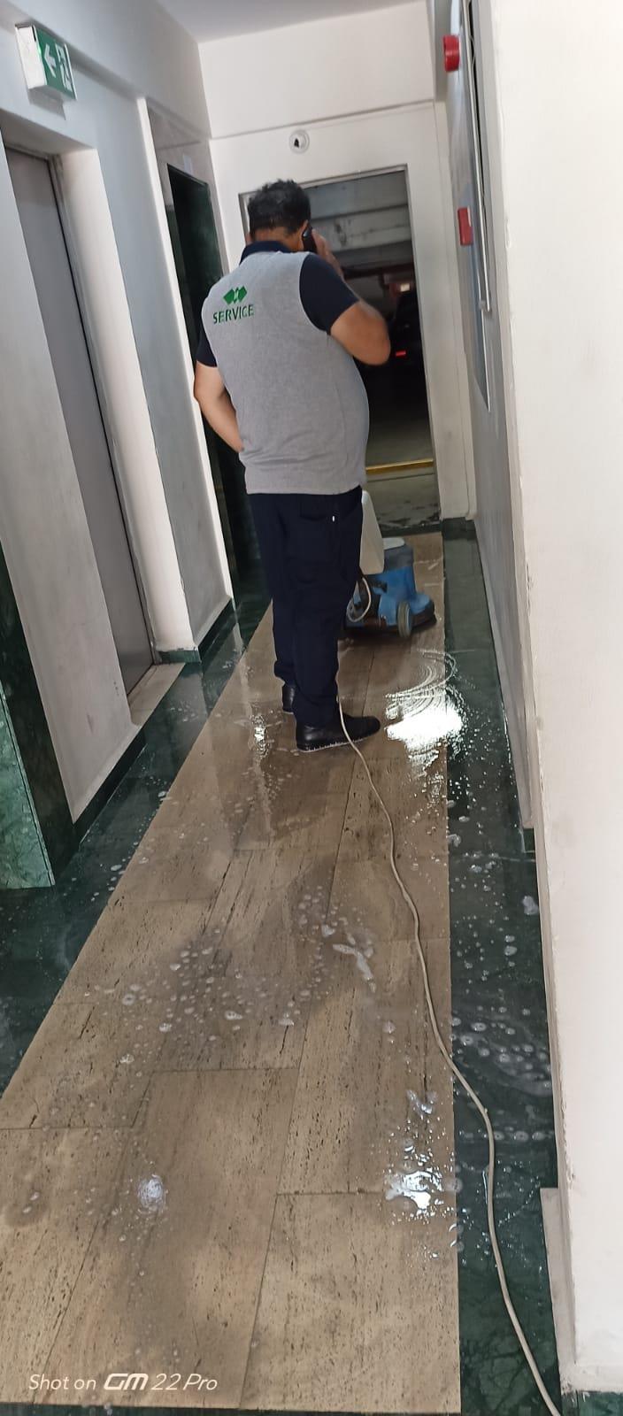 Degerli Kom�ular�m�z Temizlik Ekibimiz Bloklarda Genel Temizlik Ve Dezenfekte Yapmaktad�r..Y�netim